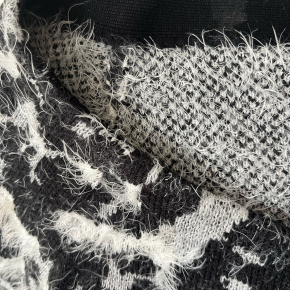 SALE 🎁 NEW Black, grey and white cheetah print sweater. Stunning and size M. - Picture 9 of 11